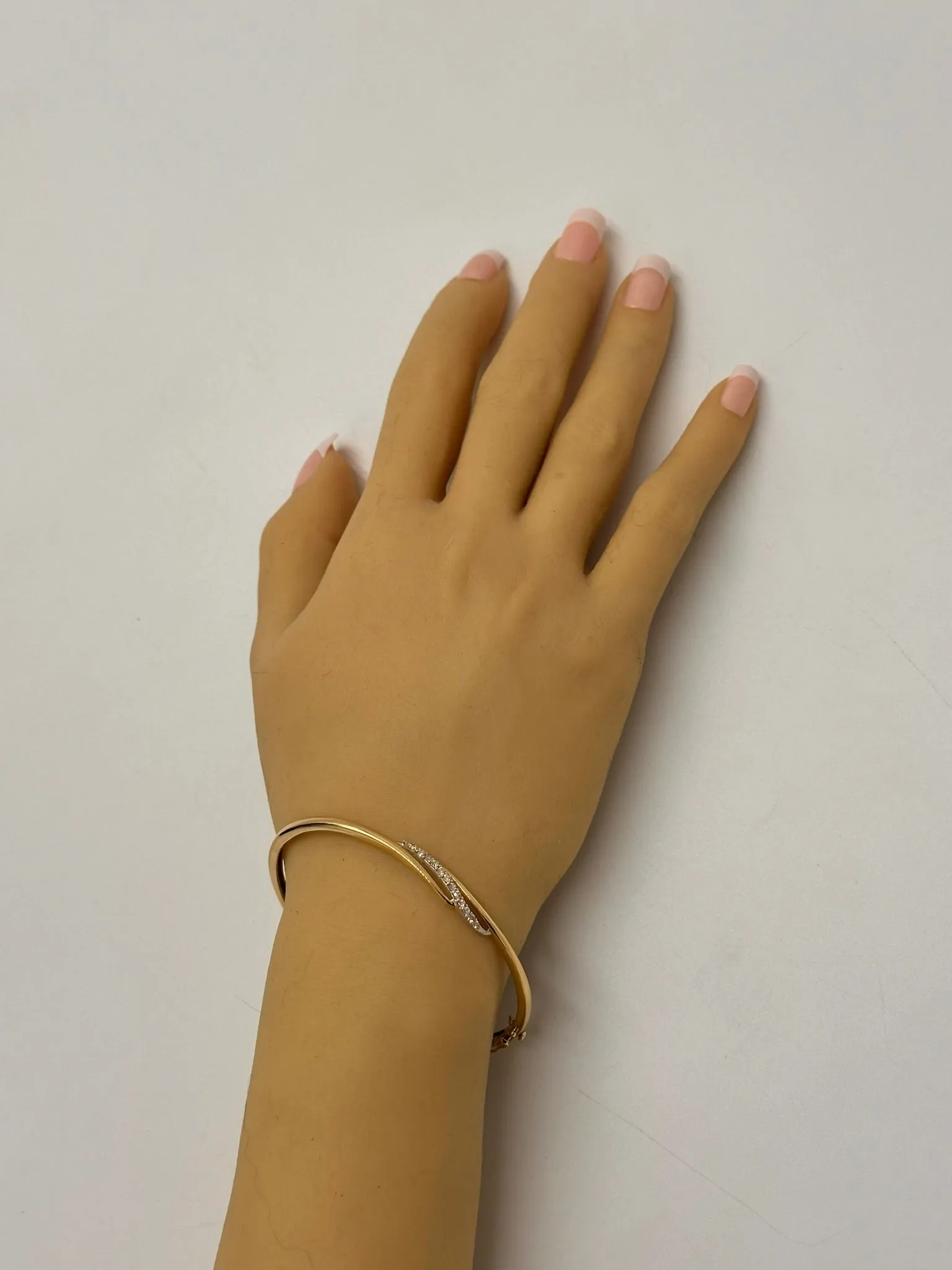 Exquisite Yellow Gold Diamond Set Hinged Bangle