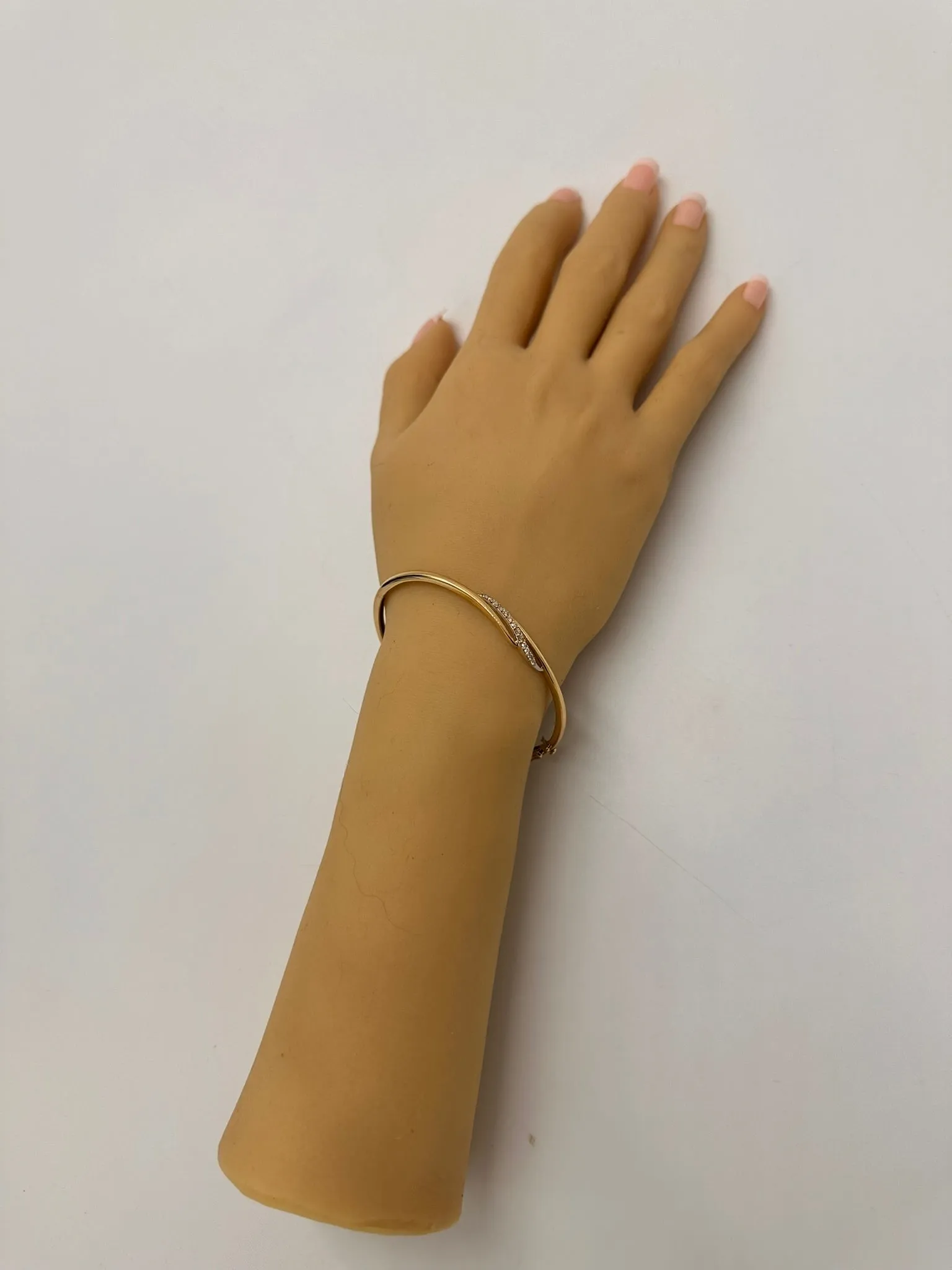 Exquisite Yellow Gold Diamond Set Hinged Bangle