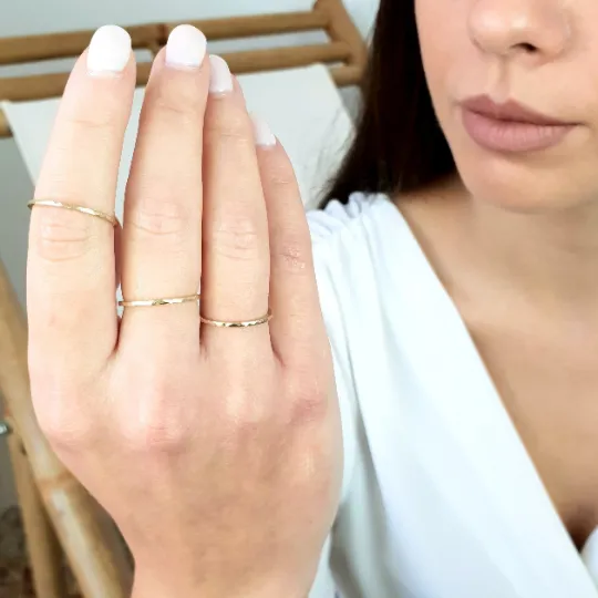 Hammered texture thin in solid gold