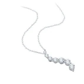 KATARINA Graduated Diamond Journey Pendant Necklace (3/4 cttw)