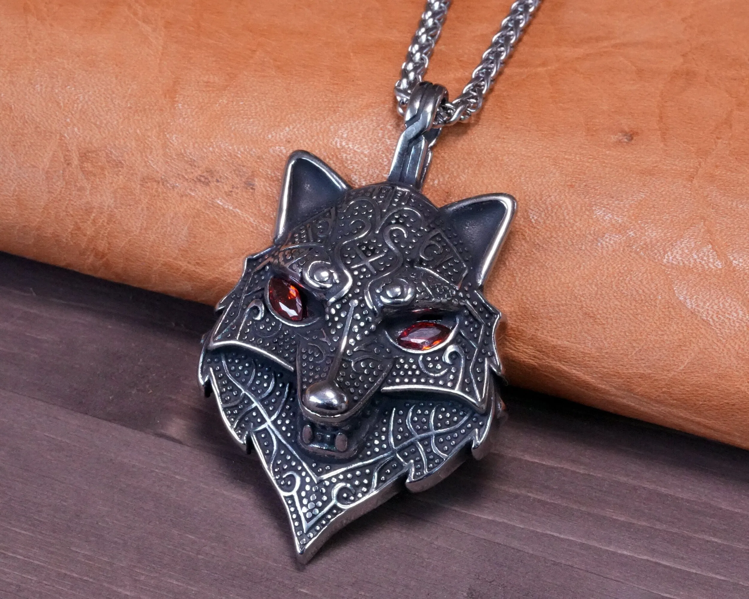 Large Wolf Head Necklace With Red Glass Gemstones For Men And Women Hypoallergenic Viking Fenrir Geri Freki Skoll Hati Pendant