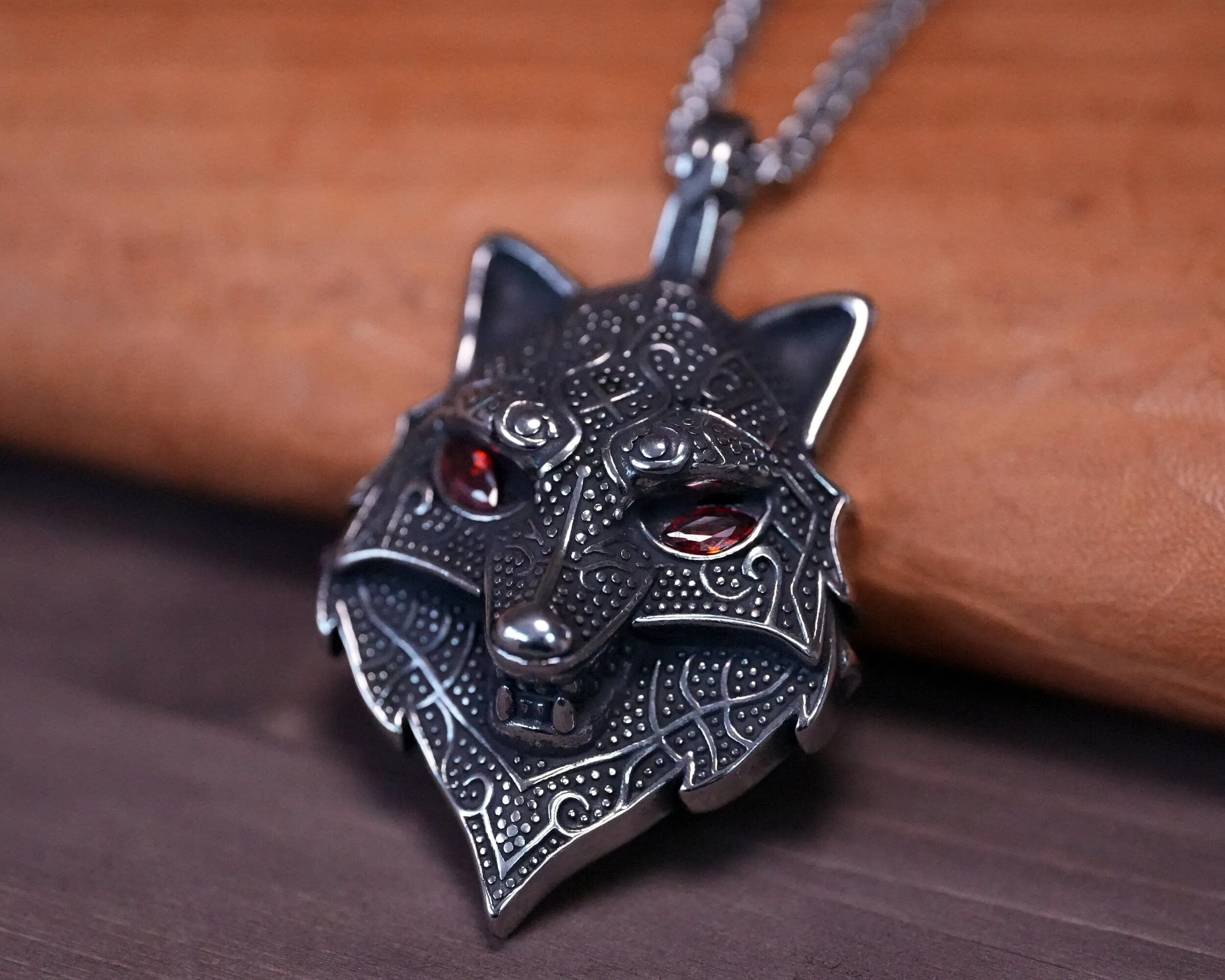 Large Wolf Head Necklace With Red Glass Gemstones For Men And Women Hypoallergenic Viking Fenrir Geri Freki Skoll Hati Pendant