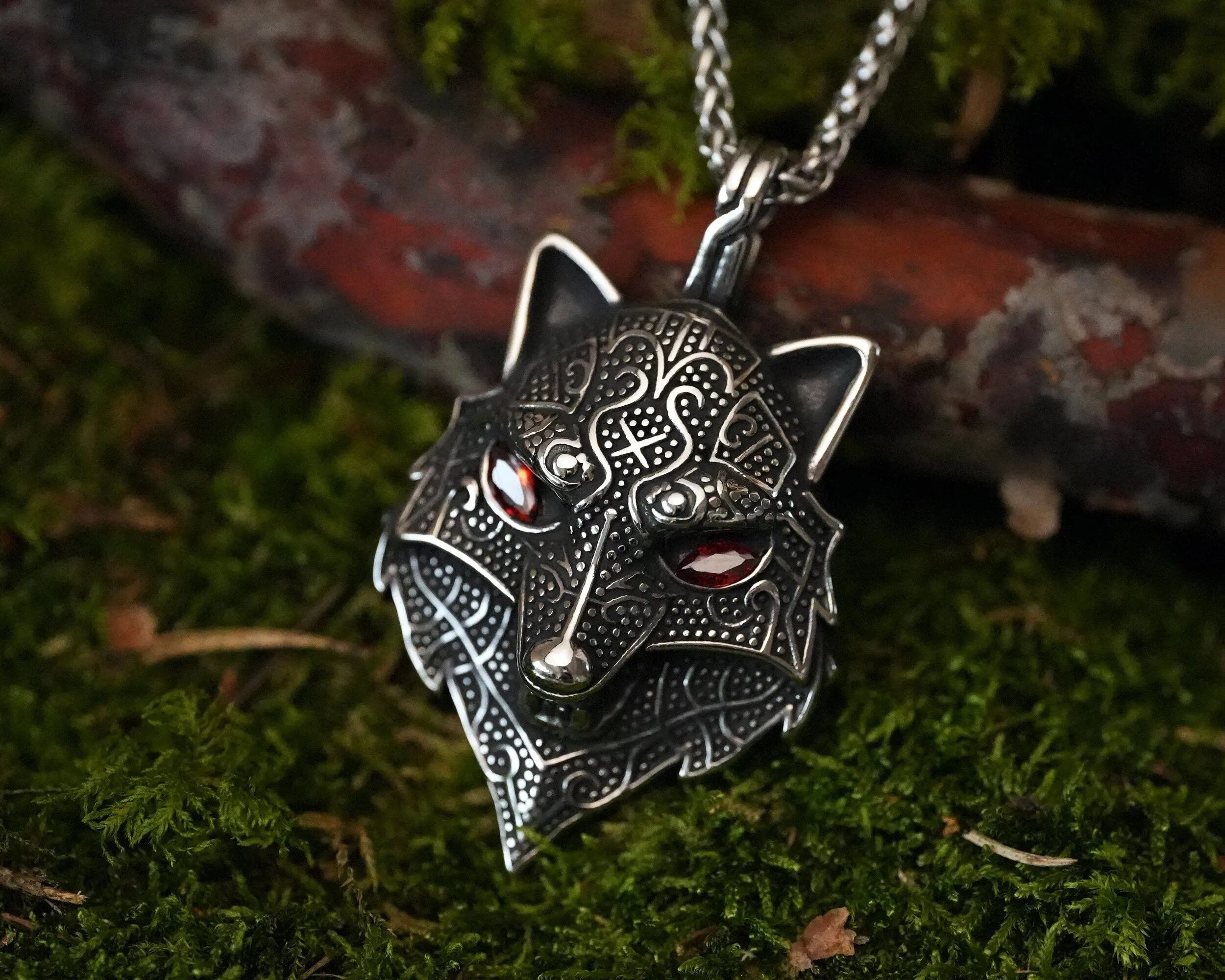 Large Wolf Head Necklace With Red Glass Gemstones For Men And Women Hypoallergenic Viking Fenrir Geri Freki Skoll Hati Pendant