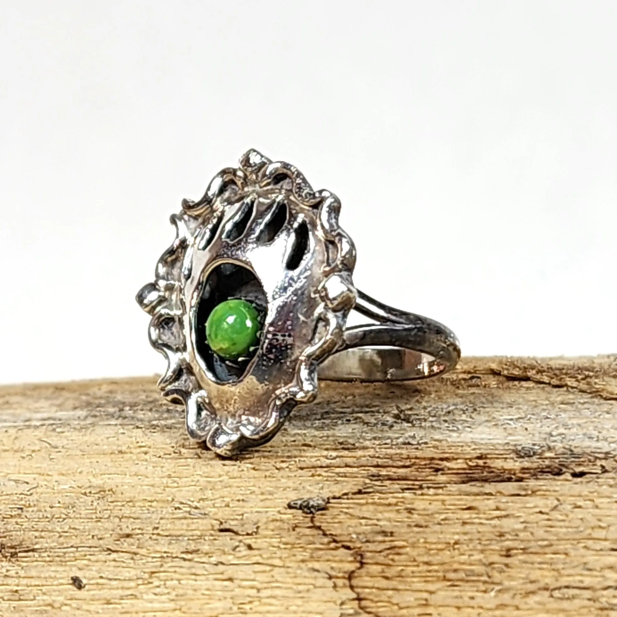 Navajo Gaspeite Bear Paw Ring - Size 6.5