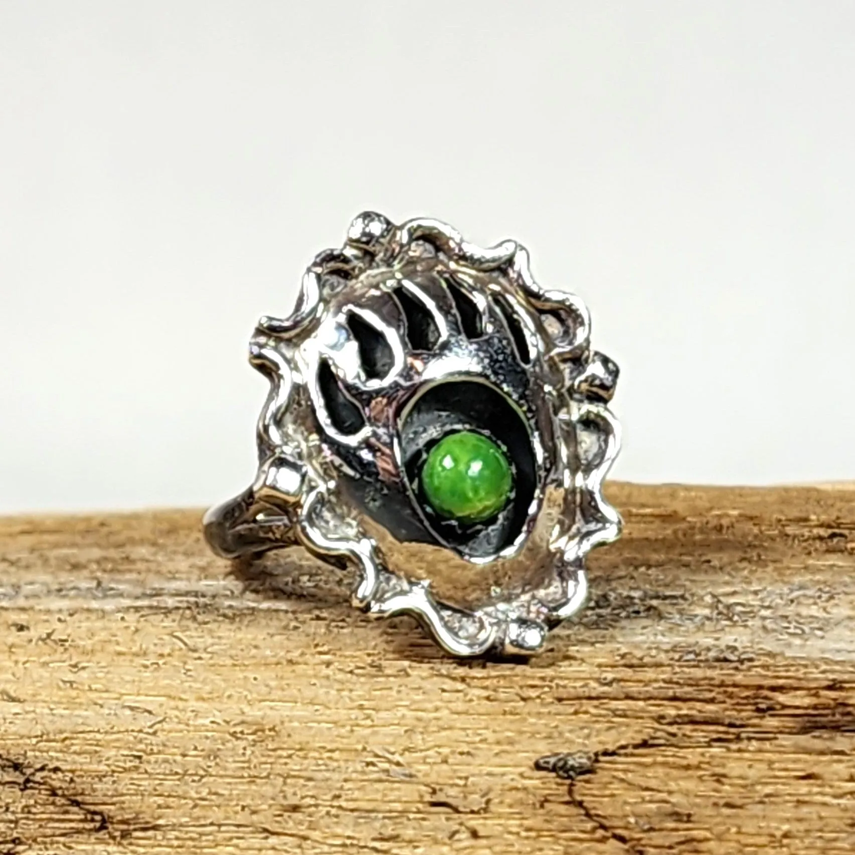 Navajo Gaspeite Bear Paw Ring - Size 6.5