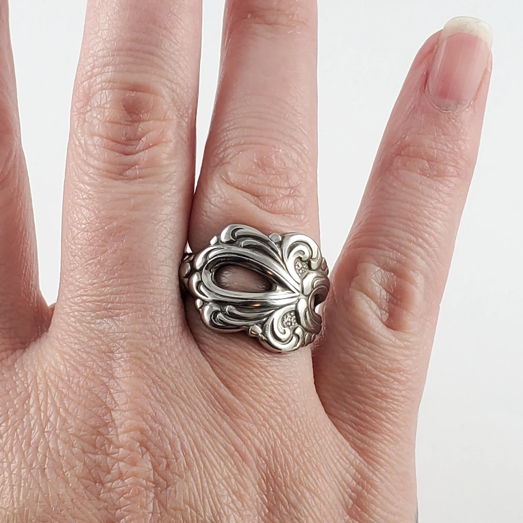 Oneida Chandelier Stainless Steel Spoon Ring