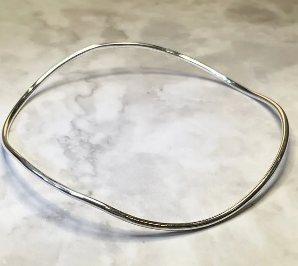 Plain Silver Wavy Bangle (KM57)