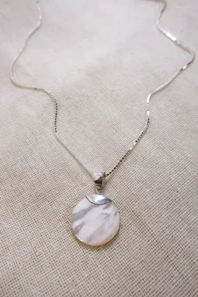 Small Mother of Pearl Pendant 925 Silver Necklace