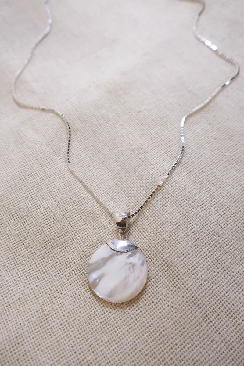 Small Mother of Pearl Pendant 925 Silver Necklace