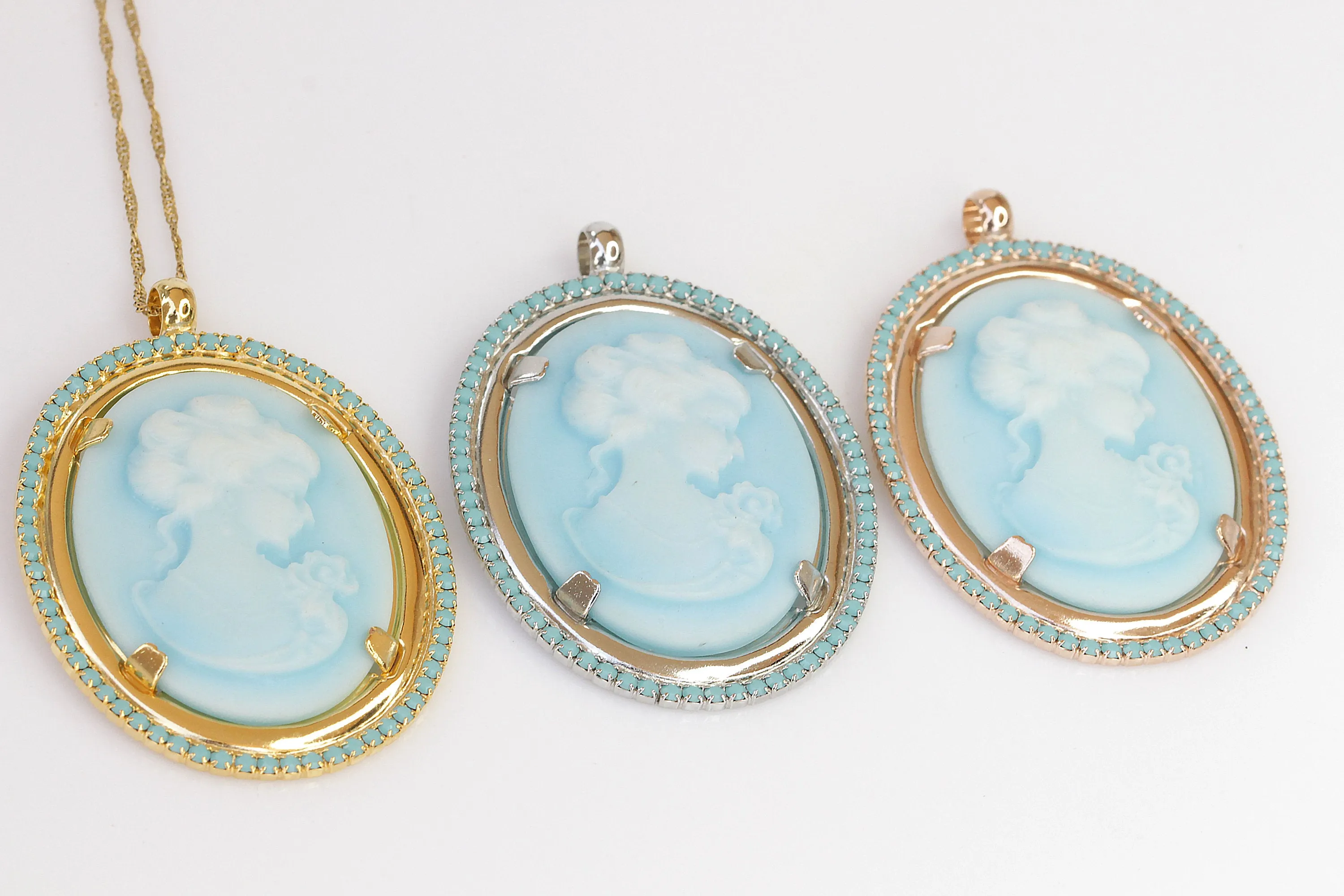 TURQUOISE CAMEO NECKLACE