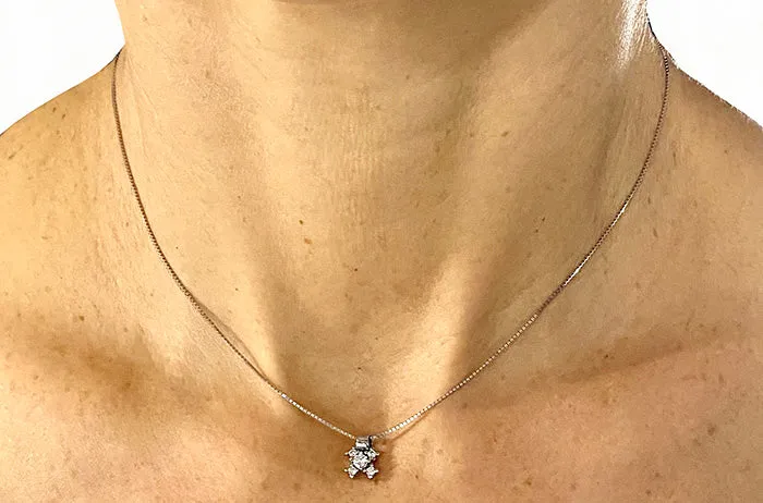 White Gold pendant with Diamond Cluster
